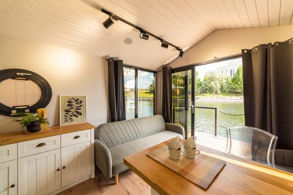 Waterstay Little Hut Gallery Image