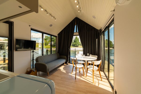 Waterstay Big Hut Gallery Image