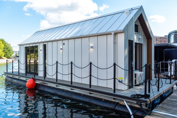 Waterstay Big Hut Gallery Image